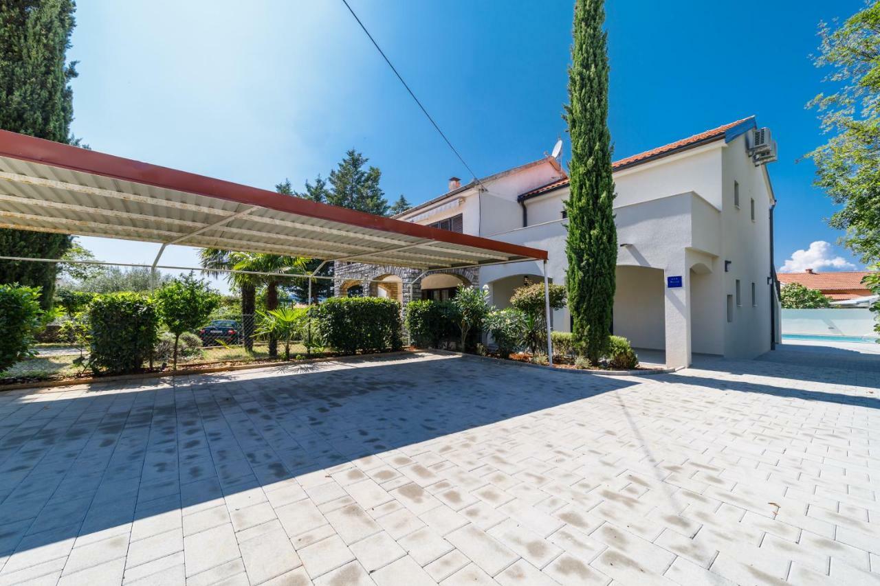 Hotel Mari House Malinska Exterior foto